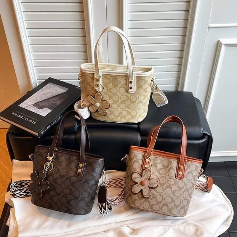 

Elegant Design Women's Crossbody Bag Handheld Women's Small Square Bag Fashion Trend Chain Strap Shoulder Bag