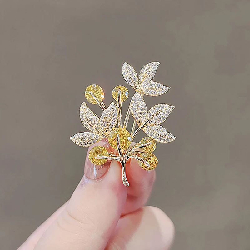 Fashion Elegant Rhinestone Lucky Leaves Brooches For Women Anti-glare Lapel Pin Clothing Coat Accessories Wedding Jewelry Gifts