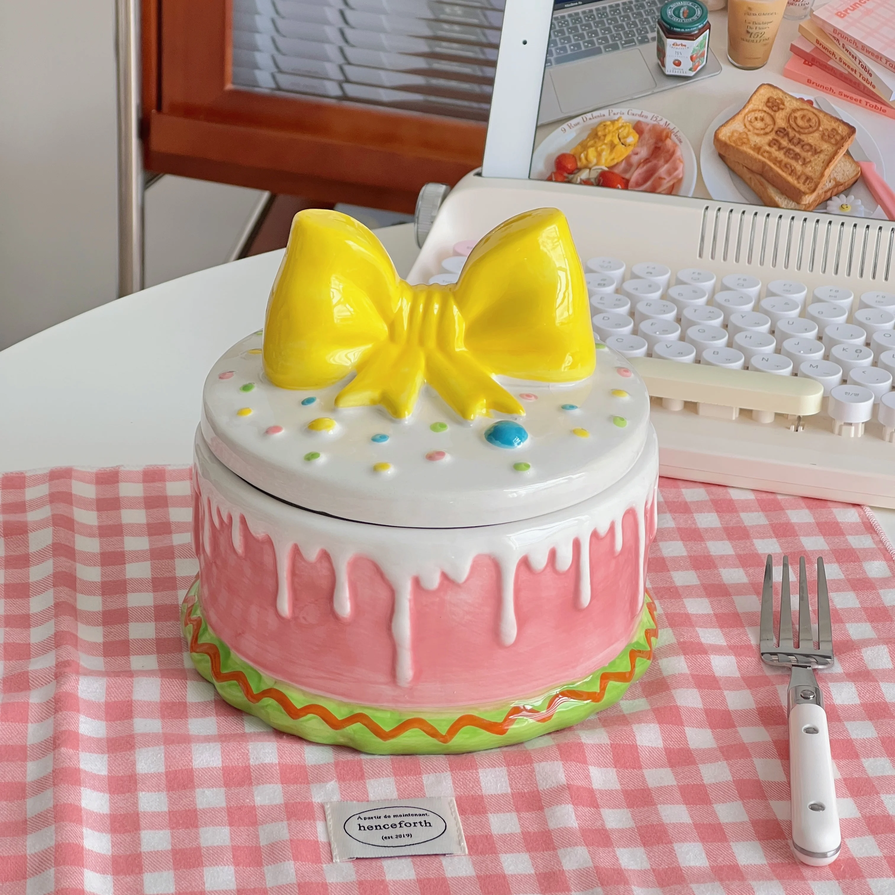 Ins Wind Ceramic Cake Storage Jar Macaron Candy Jar Storage Box Home Decoration Desktop Ornament Girl Heart Creative Gift