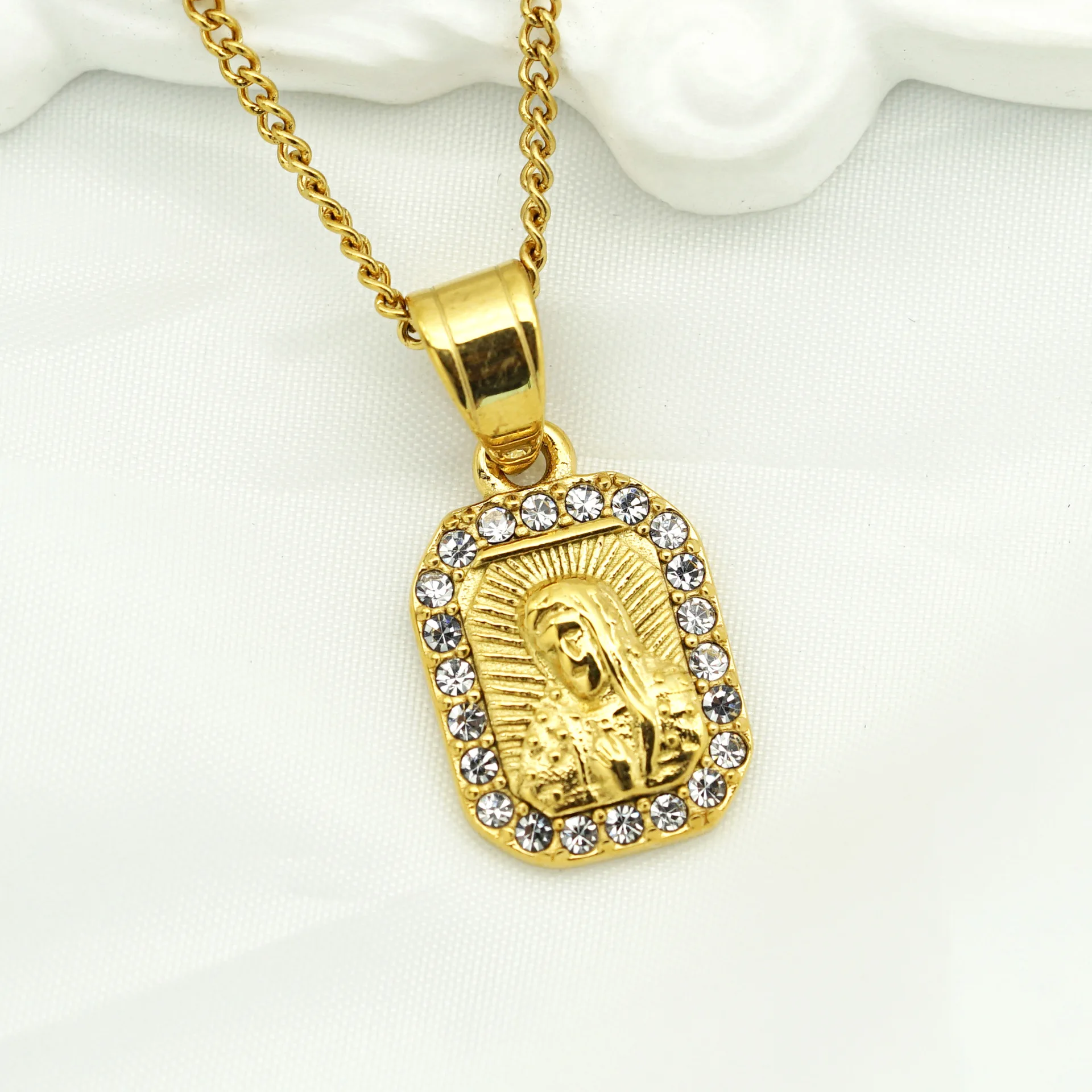 Catholic Necklaces For Men/Women Gold Color 316L stainless steel Pendant Religious Mother Virgin Mary Jewelry Christmas Gifts