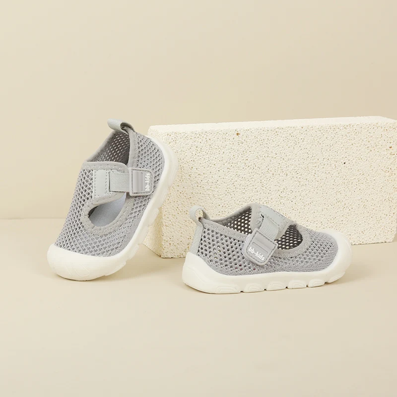 صنادل صيفية للأطفال الصغار من الأولاد والبنات صنادل شبكية قابلة للتنفس أحذية أطفال غير قابلة للانزلاق 0-3 سنوات للجنسين أحذية أولية خفيفة الوزن مناسبة للأقدام الدهنية