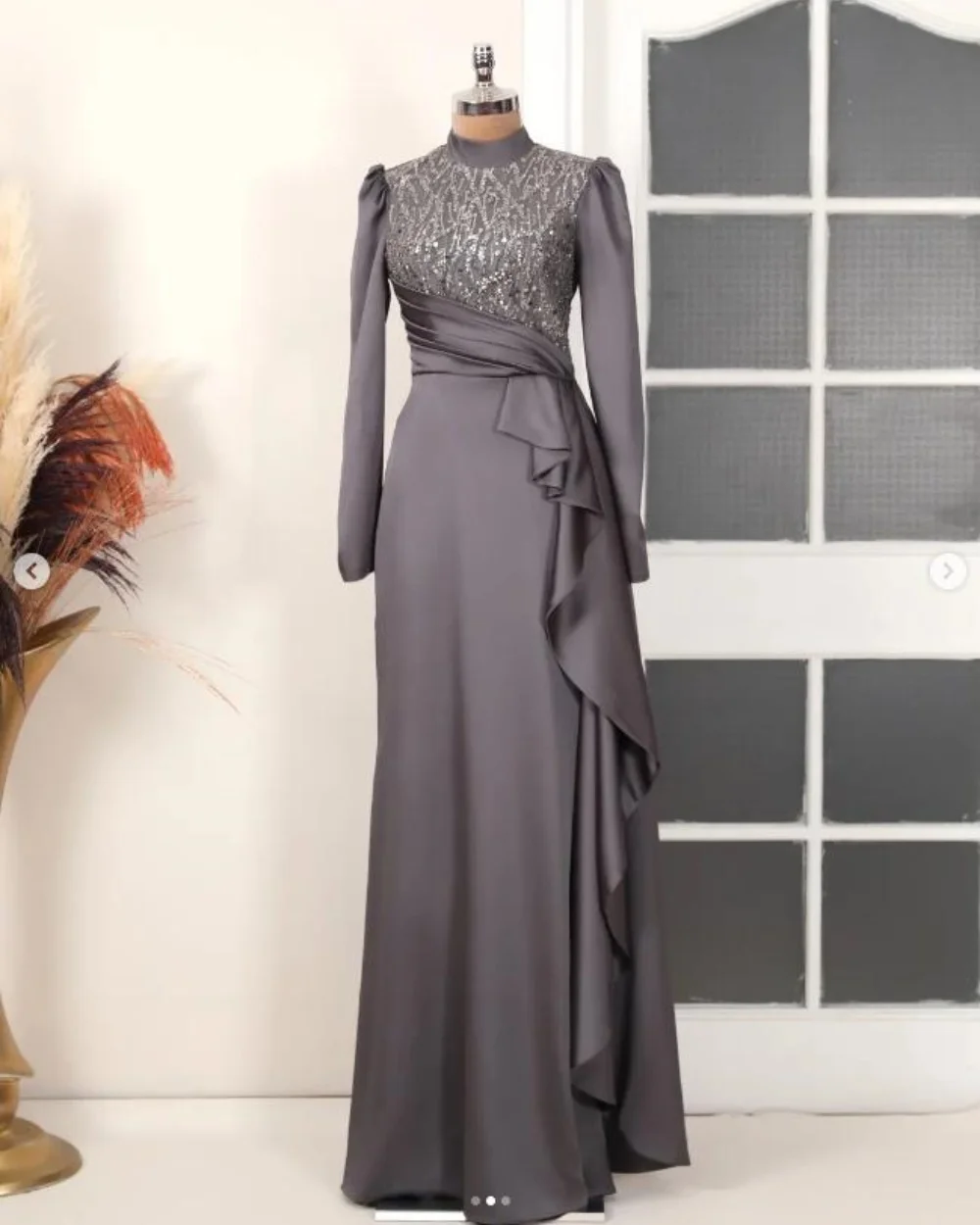 Customized Gray Sparkle Modest Pleat Ruched Beading Sequined A-line High Collar Floor-Length Evening Dresses for Woman