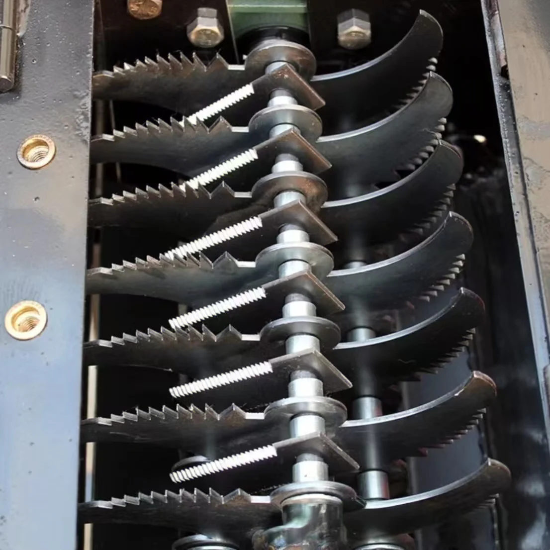 

3.5T/H Capacity Guillotine Grass Cutter for Home Breeding Durable Dry Wet Corn Stalks Straw Kneading Machine for Cattle Sheep