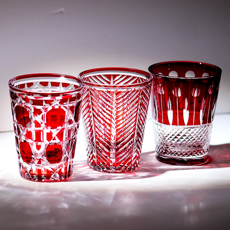 Verre à whisky rouge fait à la main - Verre à cocktail en cristal taillé moderne - Verre d'art pour whisky, thé glacé, jus - 300 ml