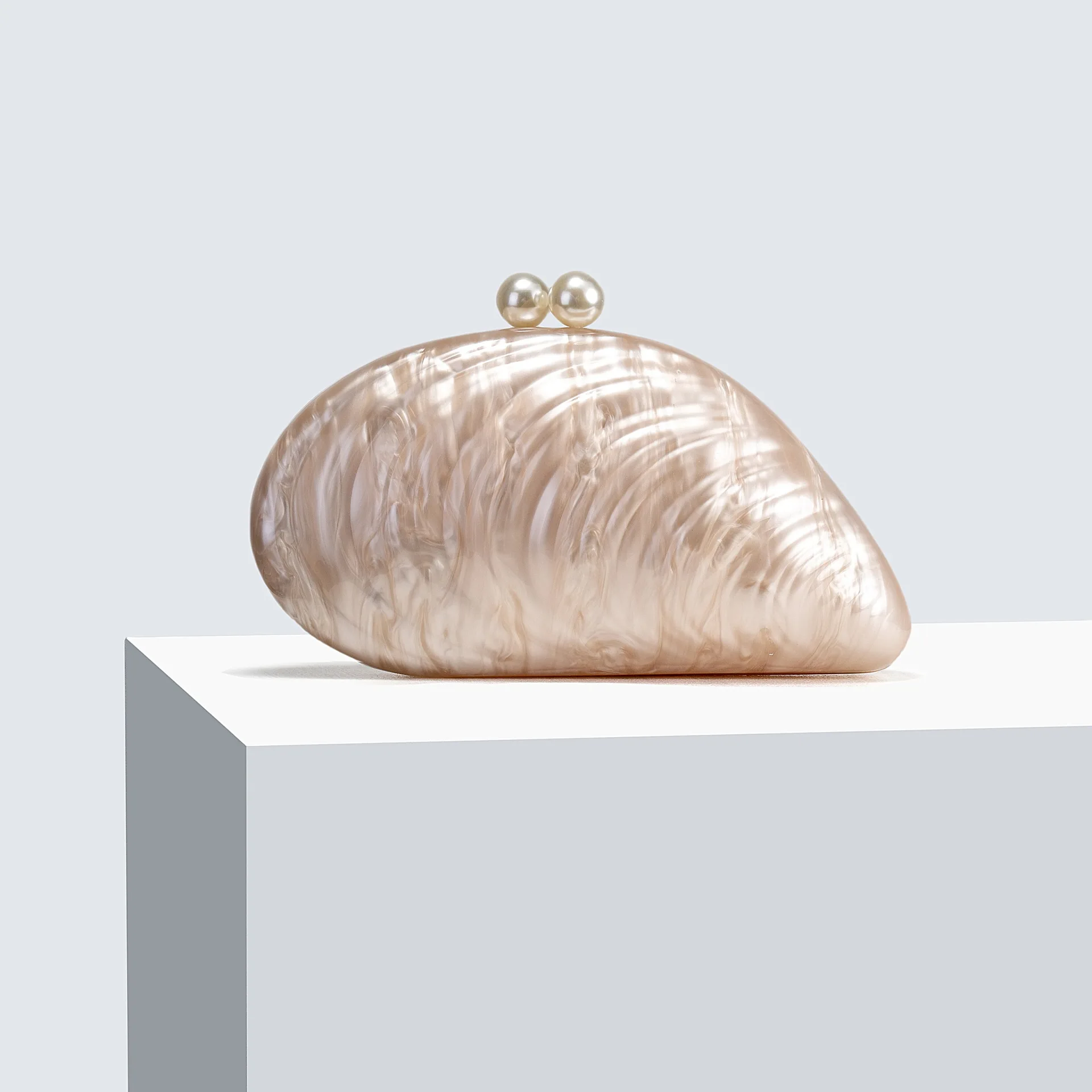 Picture 5: One shoulder oblique span bag Shaped shell acrylic bag Fashion wedding dinner clutch bag