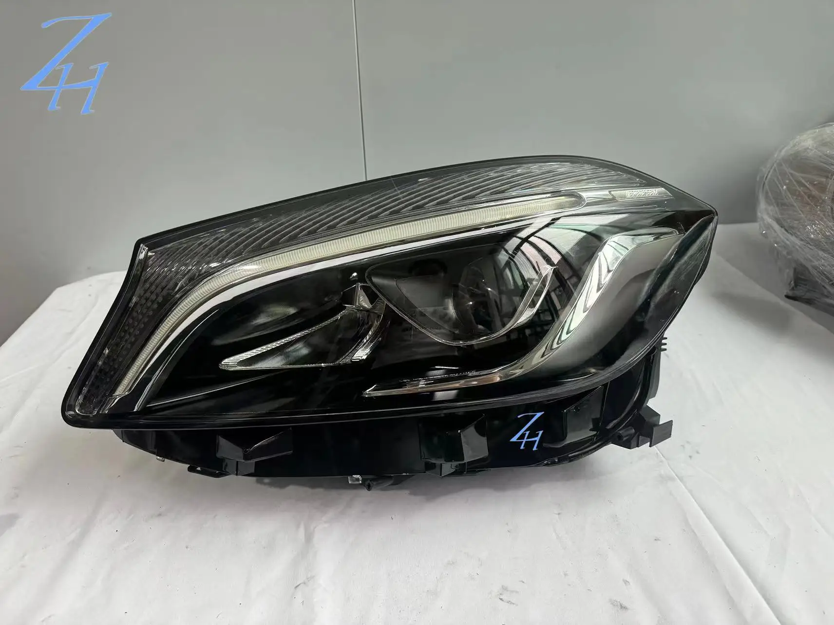 For2015-2018 Mercedes-Benz A-Class 176 A45 AMG Headlight assembly A200 A220 A250 automotive headlight LED original supplier