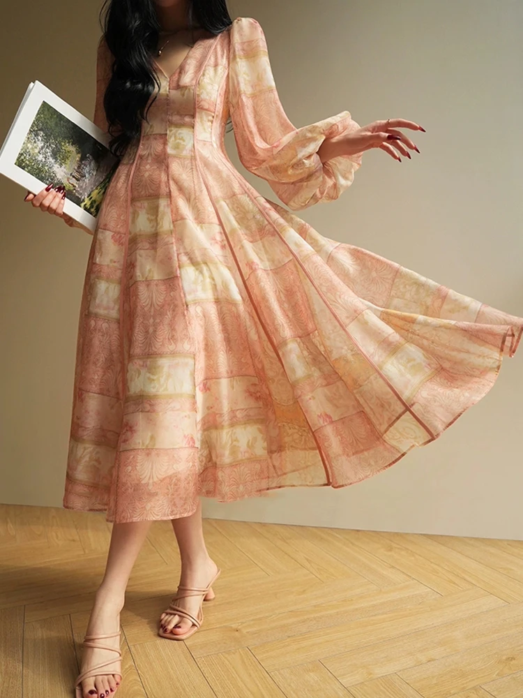 Designer-Sommer-Damenmode 2025, Retro-Kleid mit geometrischem Druck, V-Ausschnitt, geraffter Taille, modischer, lockerer, bauschiger A-Linien-Rock