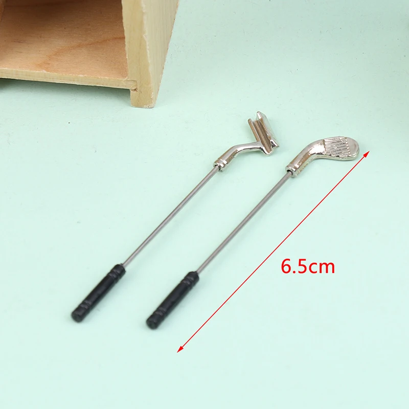 5 sztuk/zestaw Miniaturowe kije golfowe do domku dla lalek w skali 1:12, model golfowy z 4 kijami i 1 piłką, zabawki do zabawy w udawanie