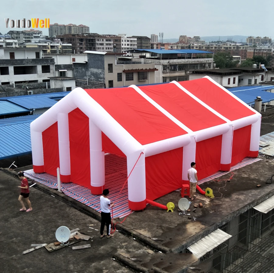 Tenda da matrimonio gonfiabile gigante rossa e bianca personalizzata per giochi di Paintball per matrimoni e feste in campeggio e diversi eventi