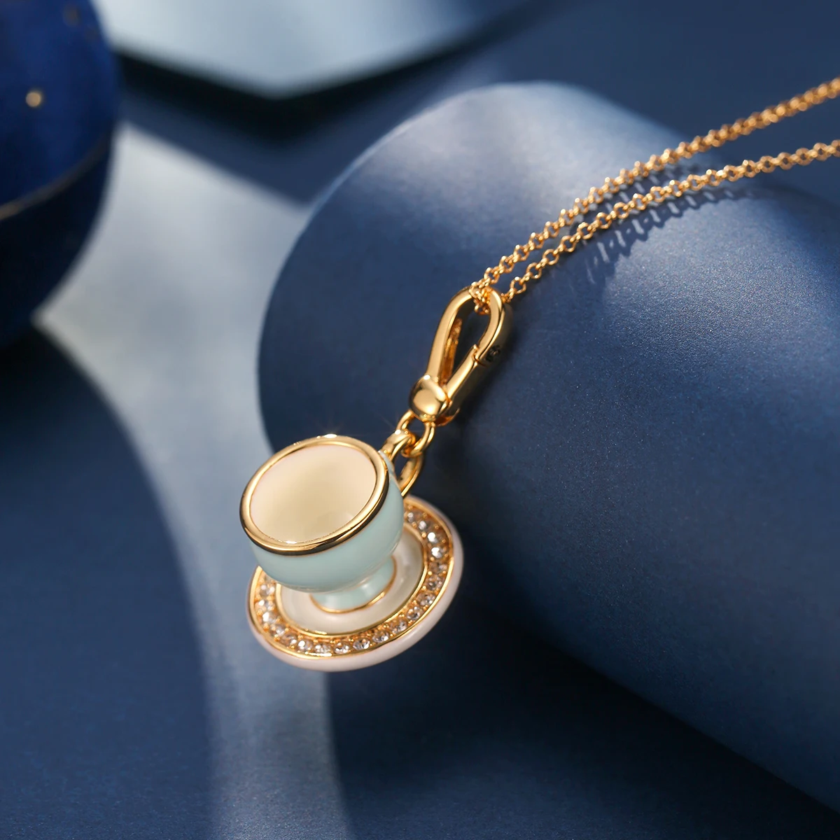 

1Pc Simple And Elegant Enamel Glaze Blue Teacup Pendant Necklace,Girls Creative Fashionable Sweater Decor,Christmas Jewelry Gift
