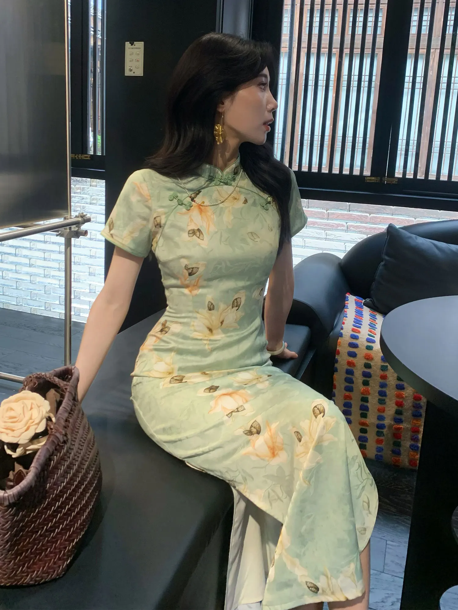 

Young Women's Green Slit Qipao Dress Daily Wear Slimming Life Force Elegant Long Short Sleeve Floral Patterned