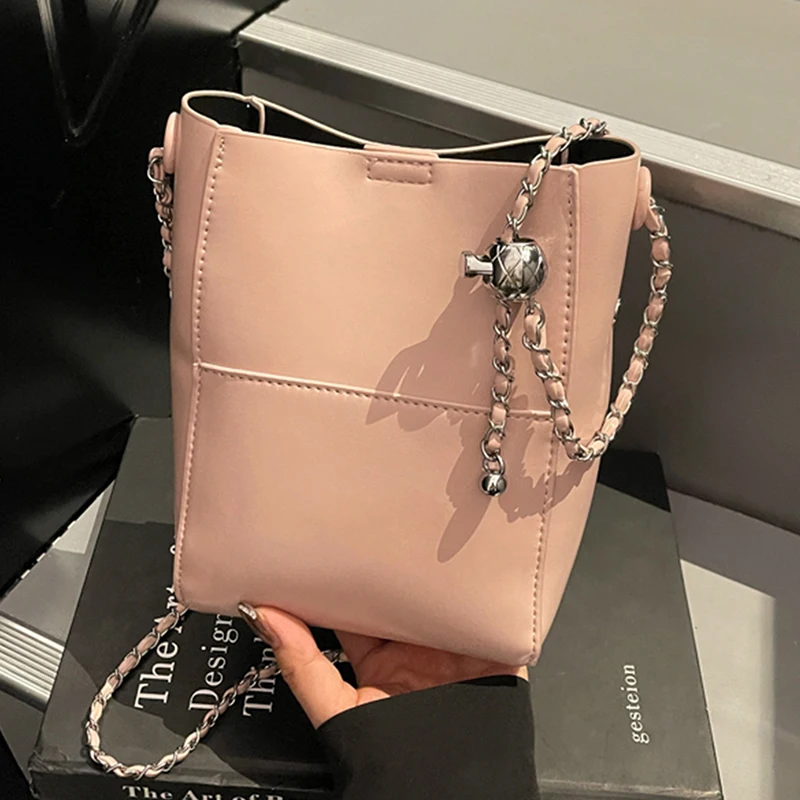 

Прямоугольная сумка-ведро с цепочкой для женщин, осенняя новая сумка в американском стиле на одно плечо, сумка через плечо из искусственной кожи с магнитной кнопкой
