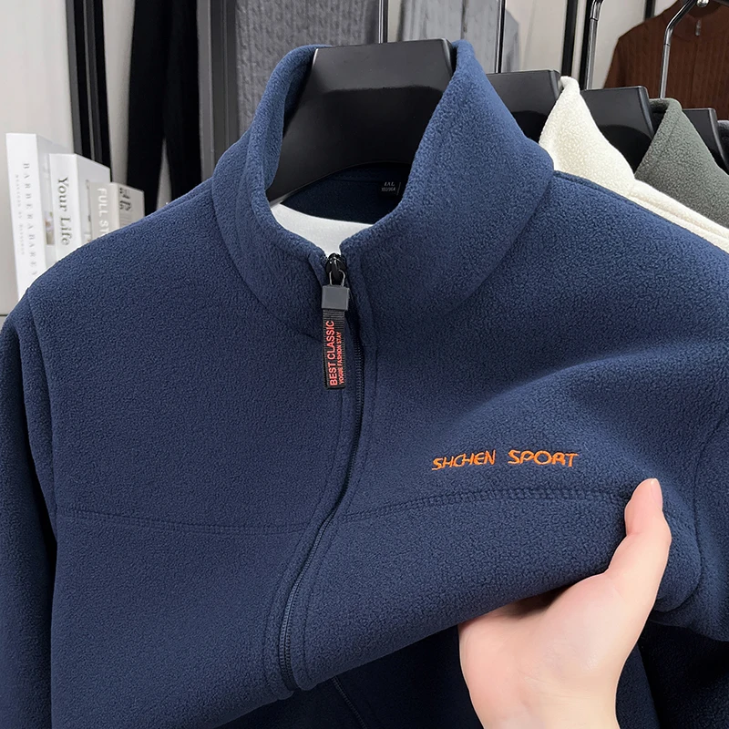 Felpa calda in velluto di marca di fascia alta da uomo 2025 inverno nuova giacca di design con ricamo a lettera di lusso cappotto caldo con cerniera casual allentato