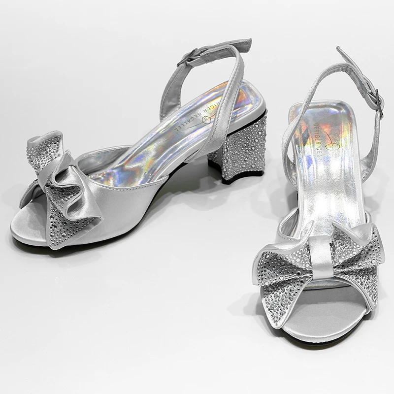 Zapatos de tacón alto con diamantes brillantes para mujer, calzado de lujo y elegante con punta redonda, para fiesta de verano, 2023