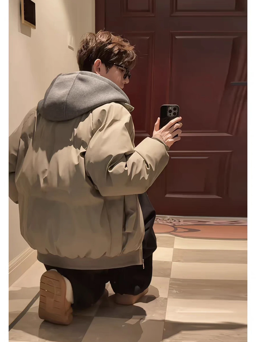 

Мужская зимняя теплая куртка из утолщенного хлопка в американском стиле, повседневная свободная кожаная куртка-пуховик с длинными рукавами и капюшоном