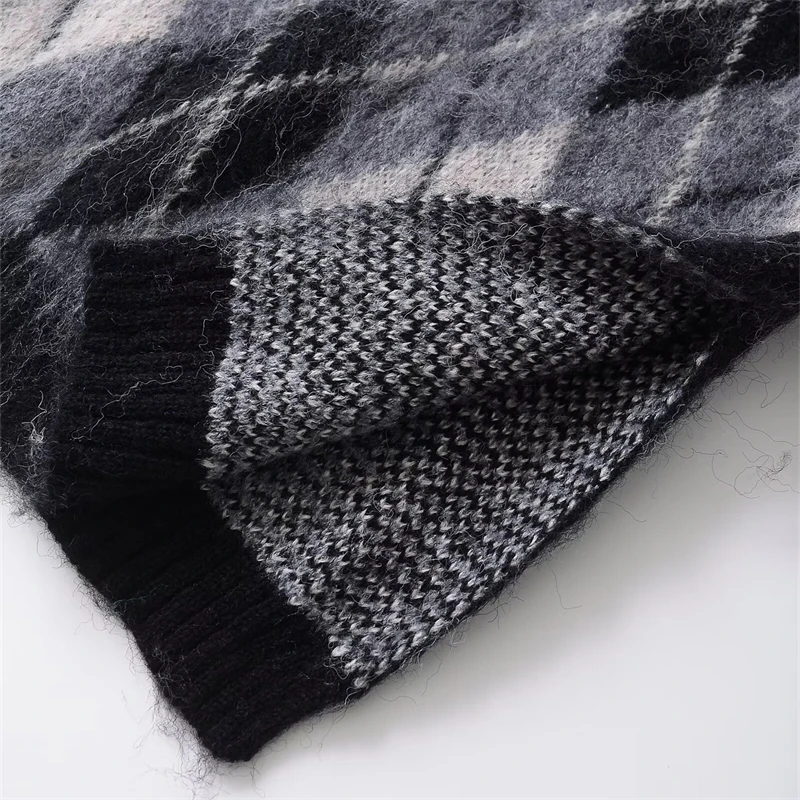 KEYANKETIAN 2025 Spring New Women's Argyle Sweater Pullover Retro style O-Neck Long Sleeve Loose Thick Plaid Split Knitted Top