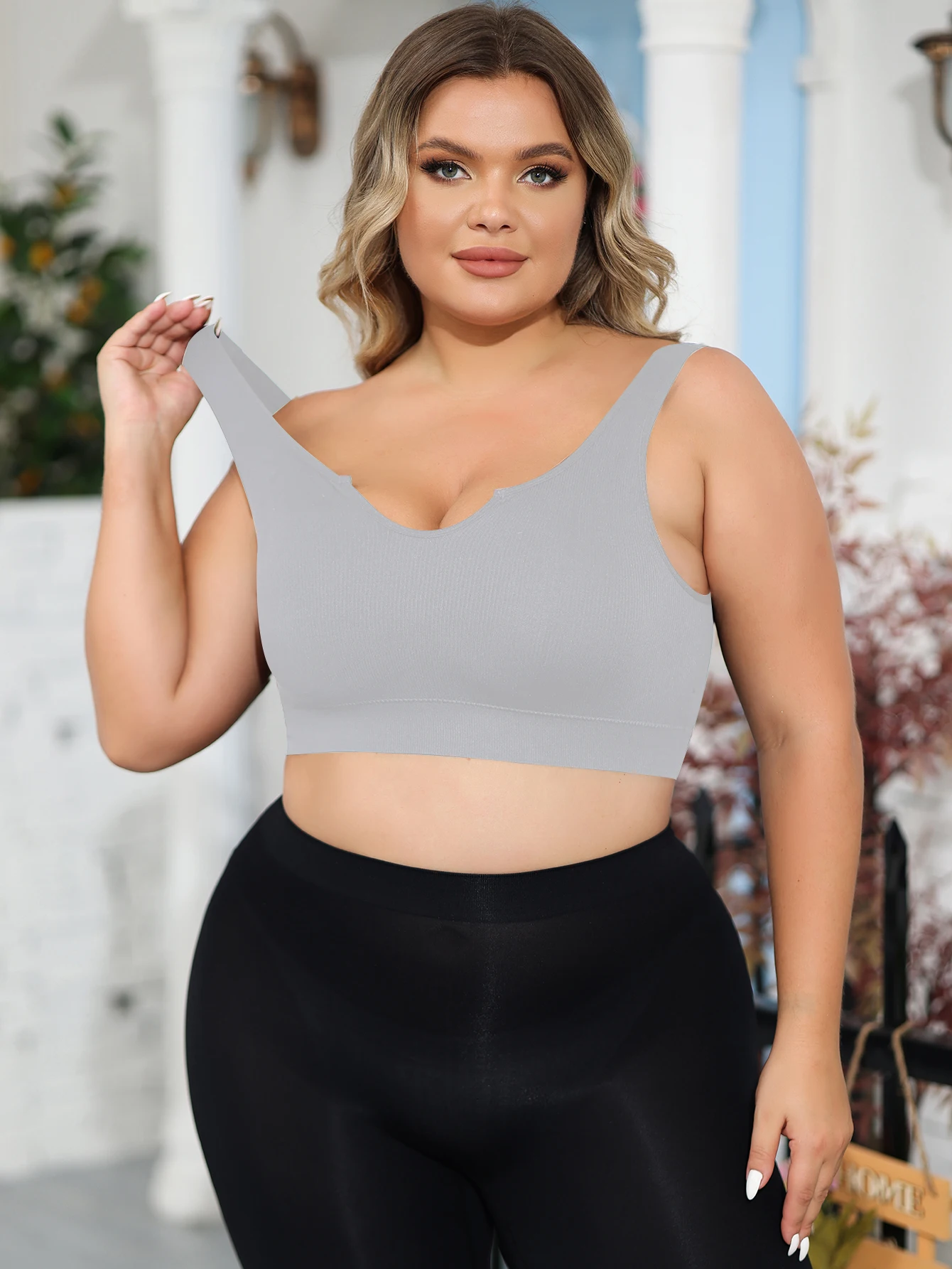 Der Damen-Unterwäsche-BH in Übergröße ist bequem, ohne Bügel, gerafft, um die Seitenbrüste zu schließen und ein Durchhängen zu verhindern