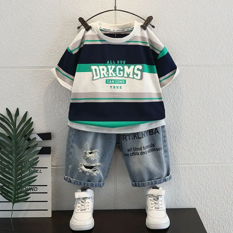 

Kids Clothing 2pcs Sets Boys Grey Hole Short Sleeved T-shirt+ Denim Shorts Summer Suit 2025 New Handsome Baby Clothes