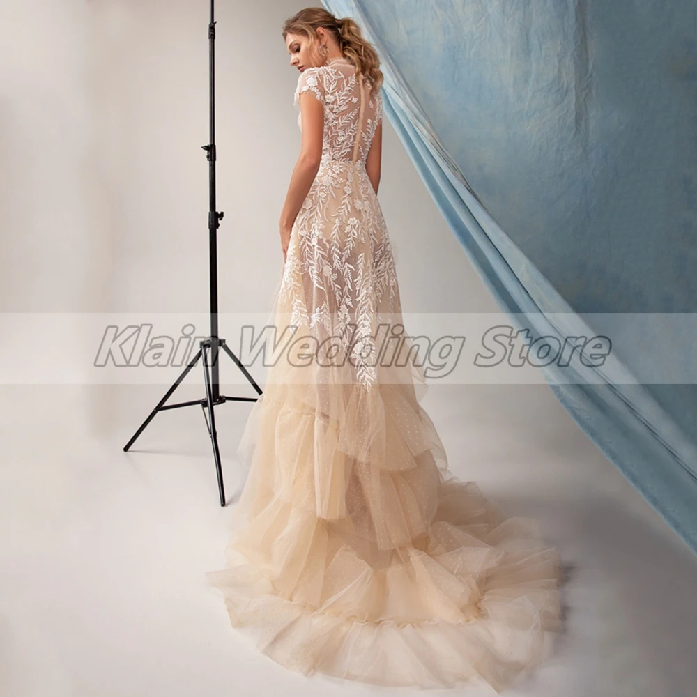 Customized Champagne Tiered Tulle Slit Wedding Dresses Bohemain Lace Appliqus High Neckline Short Sleeves Bridal With Court Trai