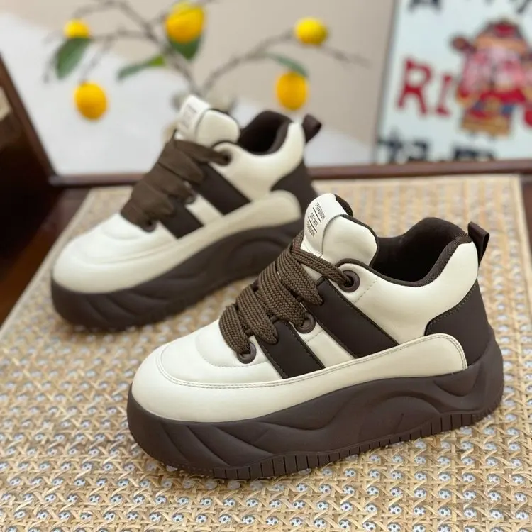 Board shoes women's 2025 new shoes autumn and winter high-end feeling white shoes versatile sponge cake bread shoes