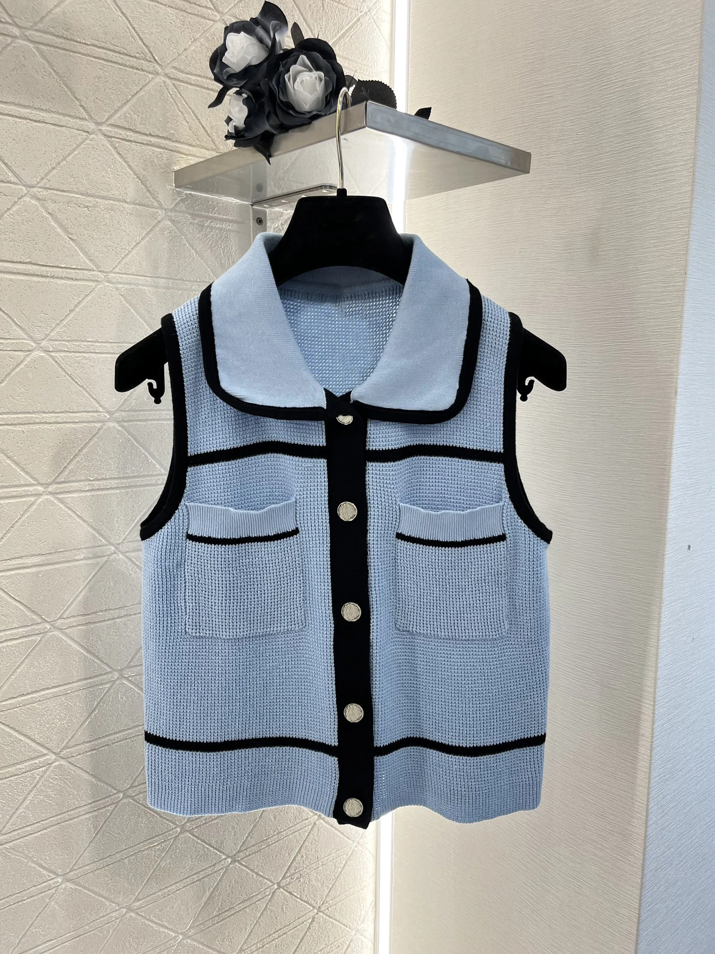 

Woolen undershirt Single-breasted design Fashionable temperament Slim and thin Soft and comfortable 2024 women's new hot