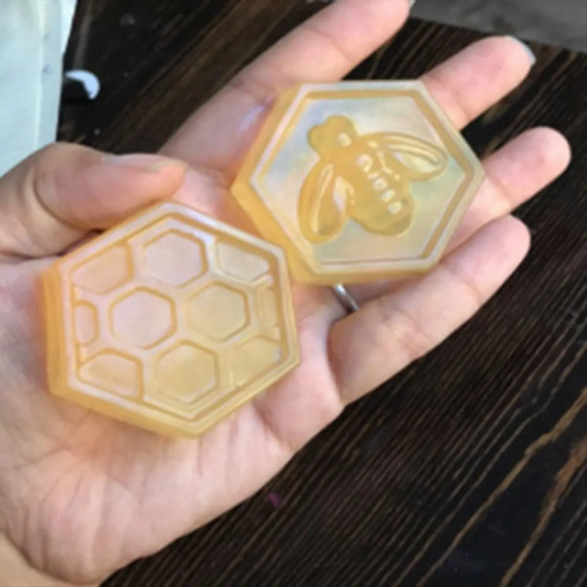 MALL Honeycomb Silicone Soap Mold 19-Hole Baking Cake Mold Bakeware for Family or Friends Party (Rose Red)