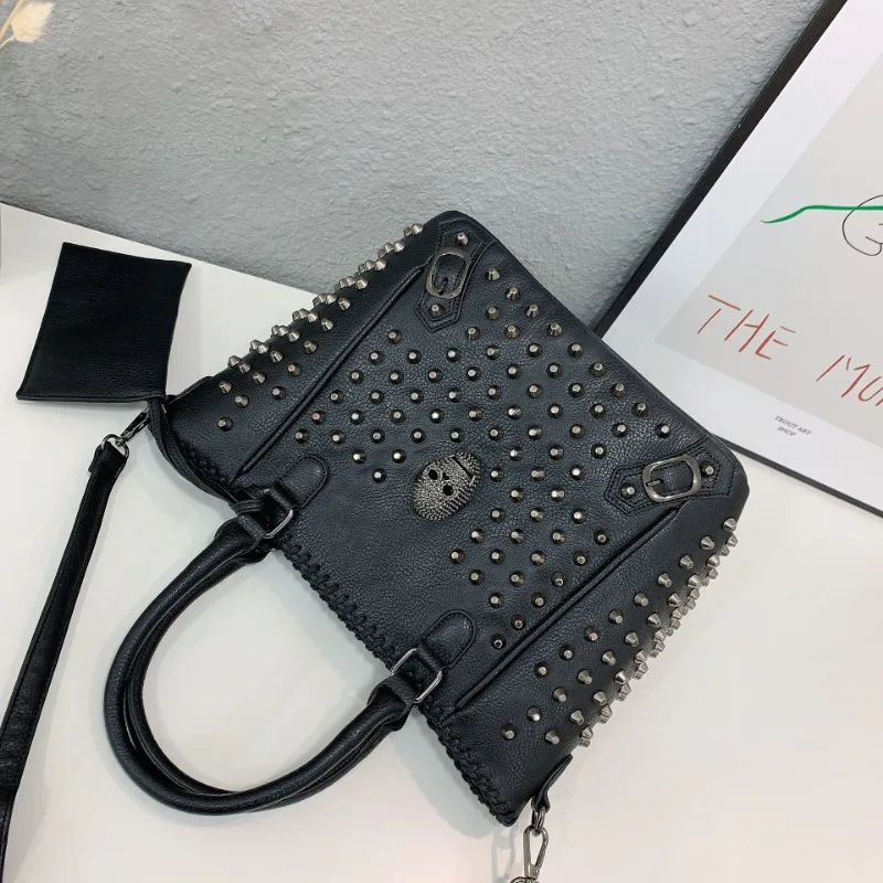 Pu Leather Women Streetwear Skull Shoulder Handbags Y2k Aesthetic Rivets Fashion Underarm Bag New High-capacity Tote Bags Trendy