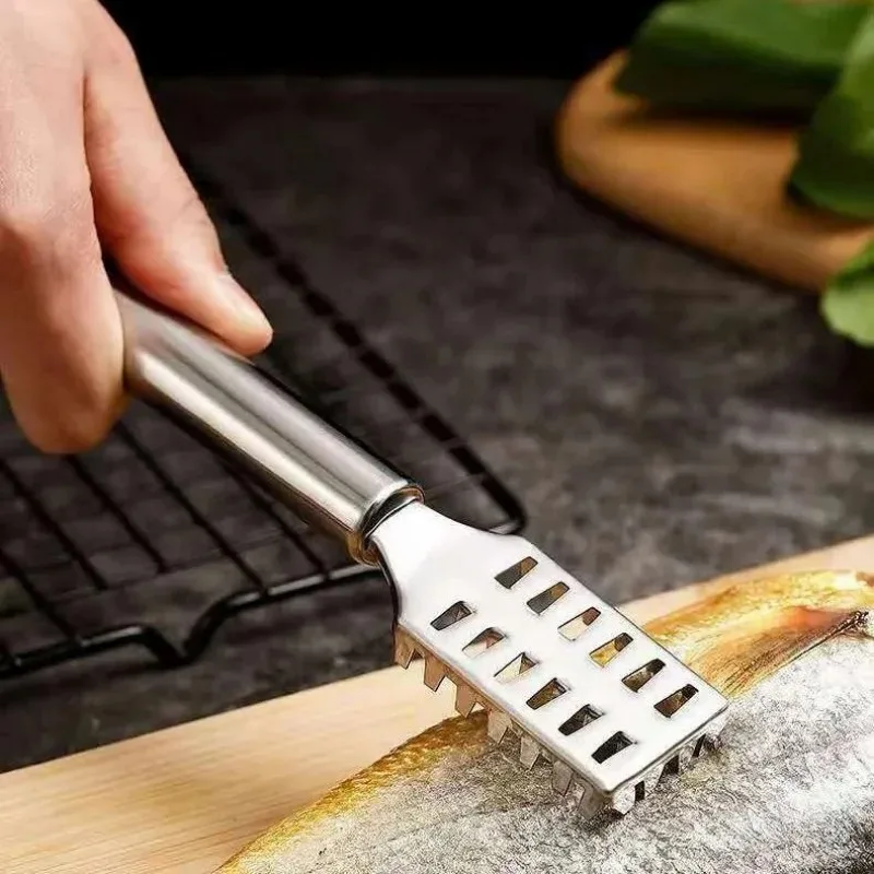 Stainless Steel Fish Scale Remover Descaler, Premium Sawtooth Integrated Casting Heavy Duty Kitchen Tool
