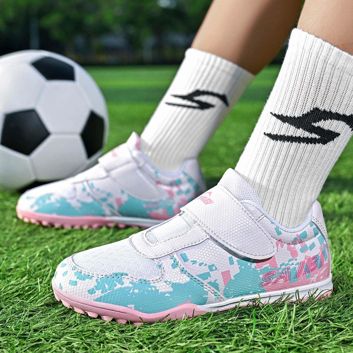 

New Kid Boys Ultralight Football Boots Comfortable Professional TF Non-Slip Sneakers Soccer Shoes Match Sports Shoes Unisex