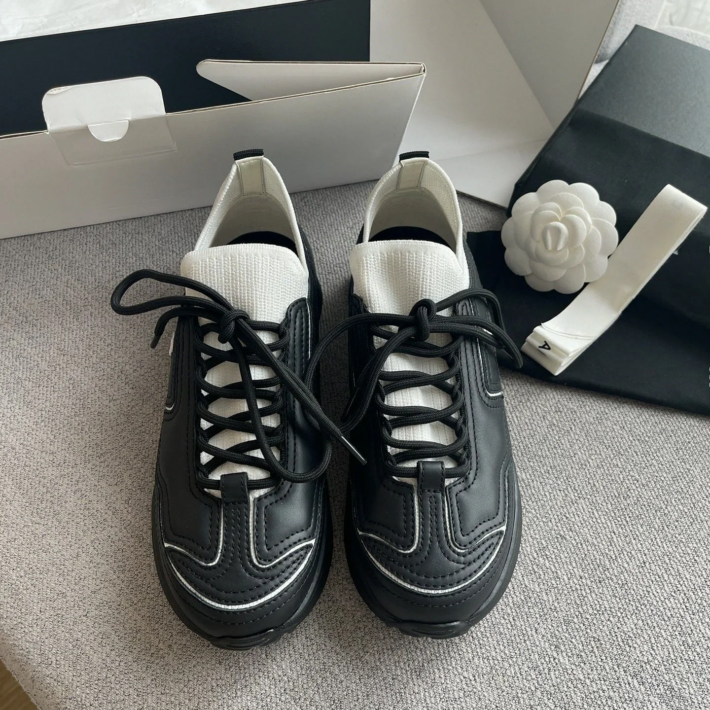 Black White Contrast Stitching Sneakers Leather Lace‑Up Chunky Thick Sole Fashion Casual Trainers