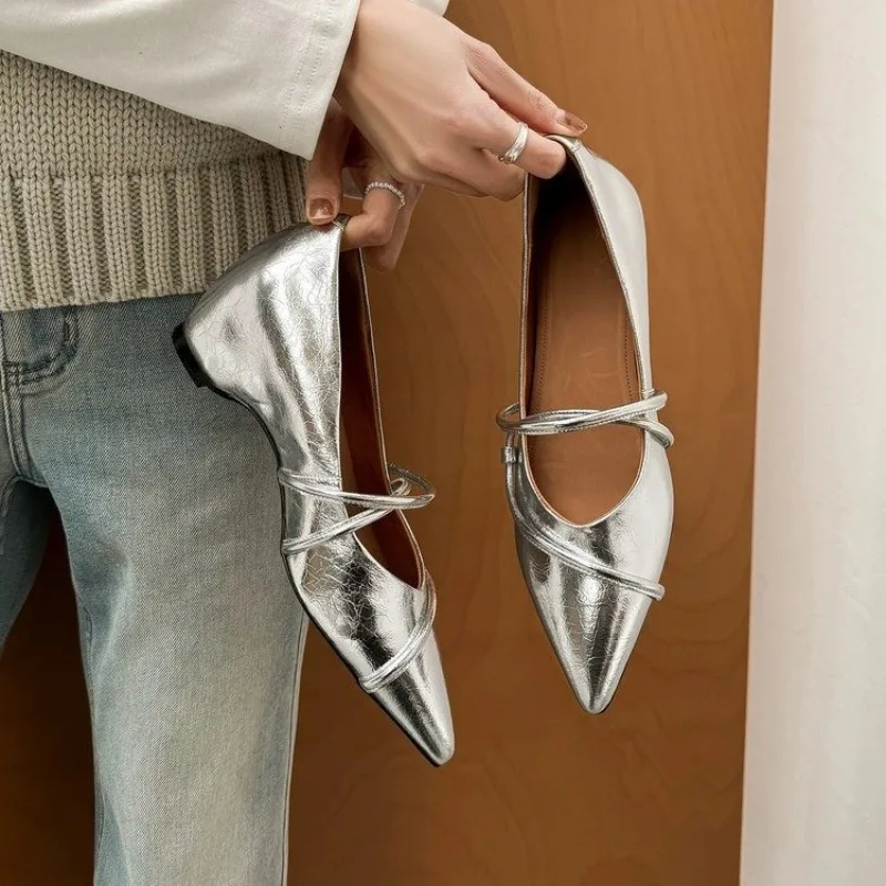 

Retro Interior Height Increasing Women's Shoes French Pointed Shallow Mouth Women's Shoes