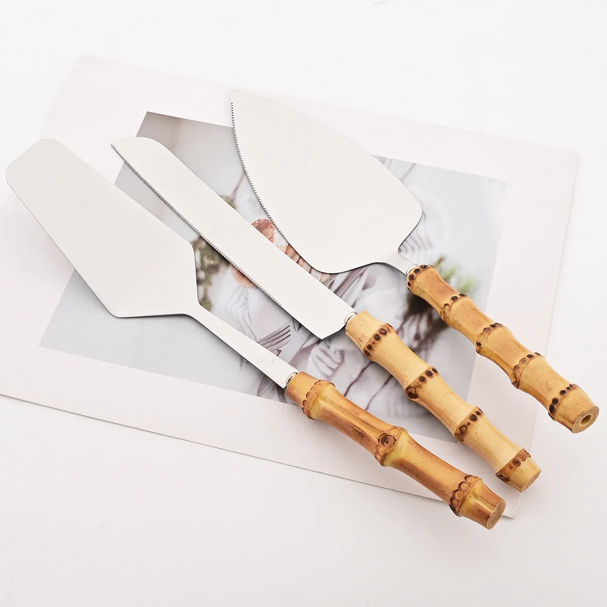 1/2 قطعة كعكة سكين مجرفة خدمة مجموعة أدوات المائدة مقبض الخيزران أواني الطعام مجموعة مرآة أدوات مائدة من الفولاذ المقاوم للصدأ أدوات المائدة المطبخ