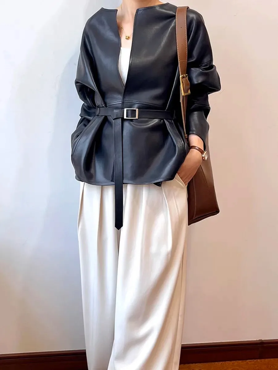 Giacca in pelle stile donna 2025 Elegante vestibilità slim senza bottoni Cappotto corto con maniche a pipistrello con cintura Nero Jaqueta Couro