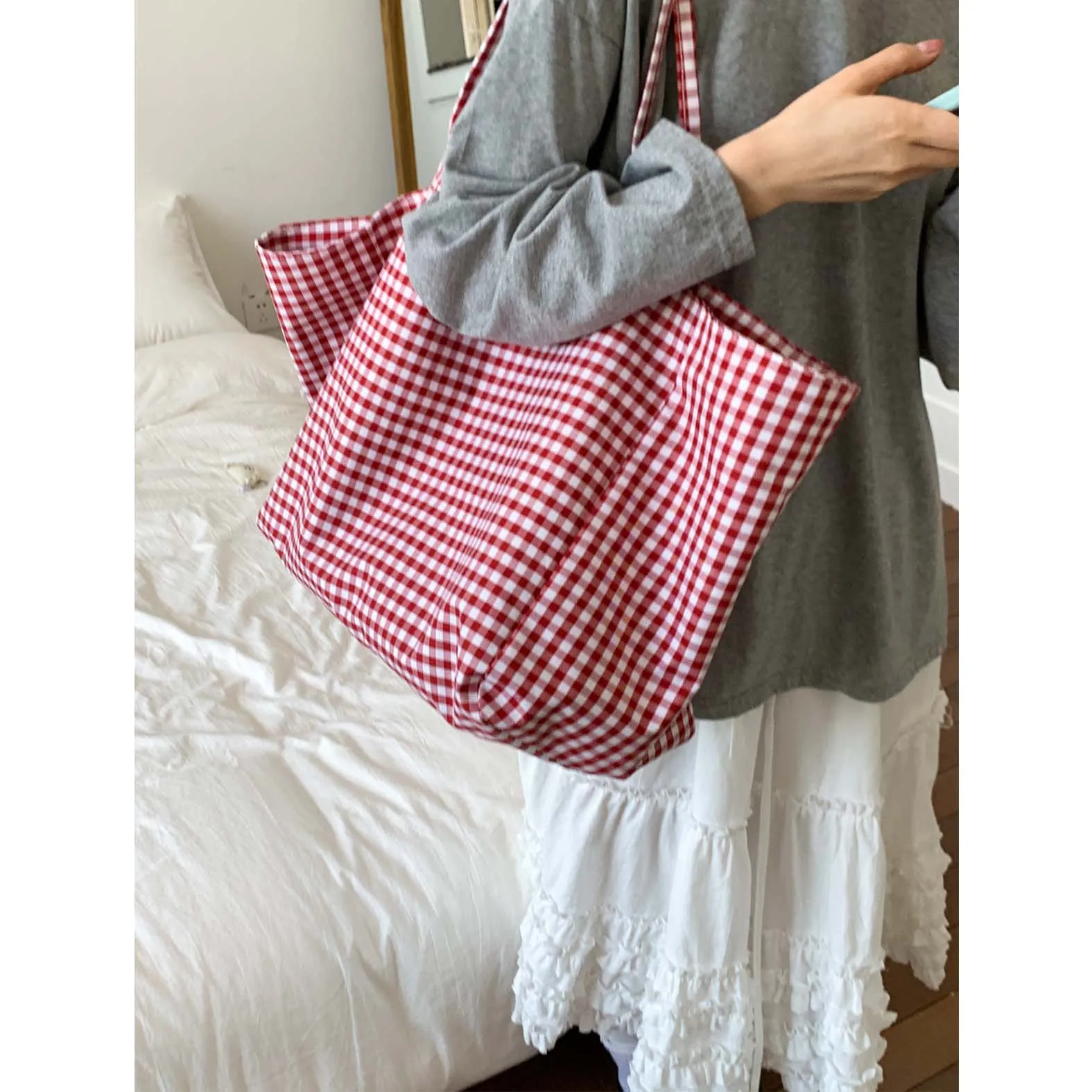 

Original niche large capacity canvas bag for women's summer 2025 new versatile double-sided checkered handbag, student tutoring