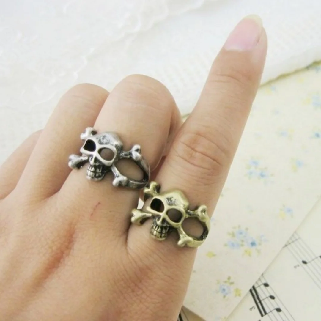 Vintage Alloy Carved Skull Punk Rings European and American Popular Punk Style Finger Ring Cool Halloween Unisex Accessory