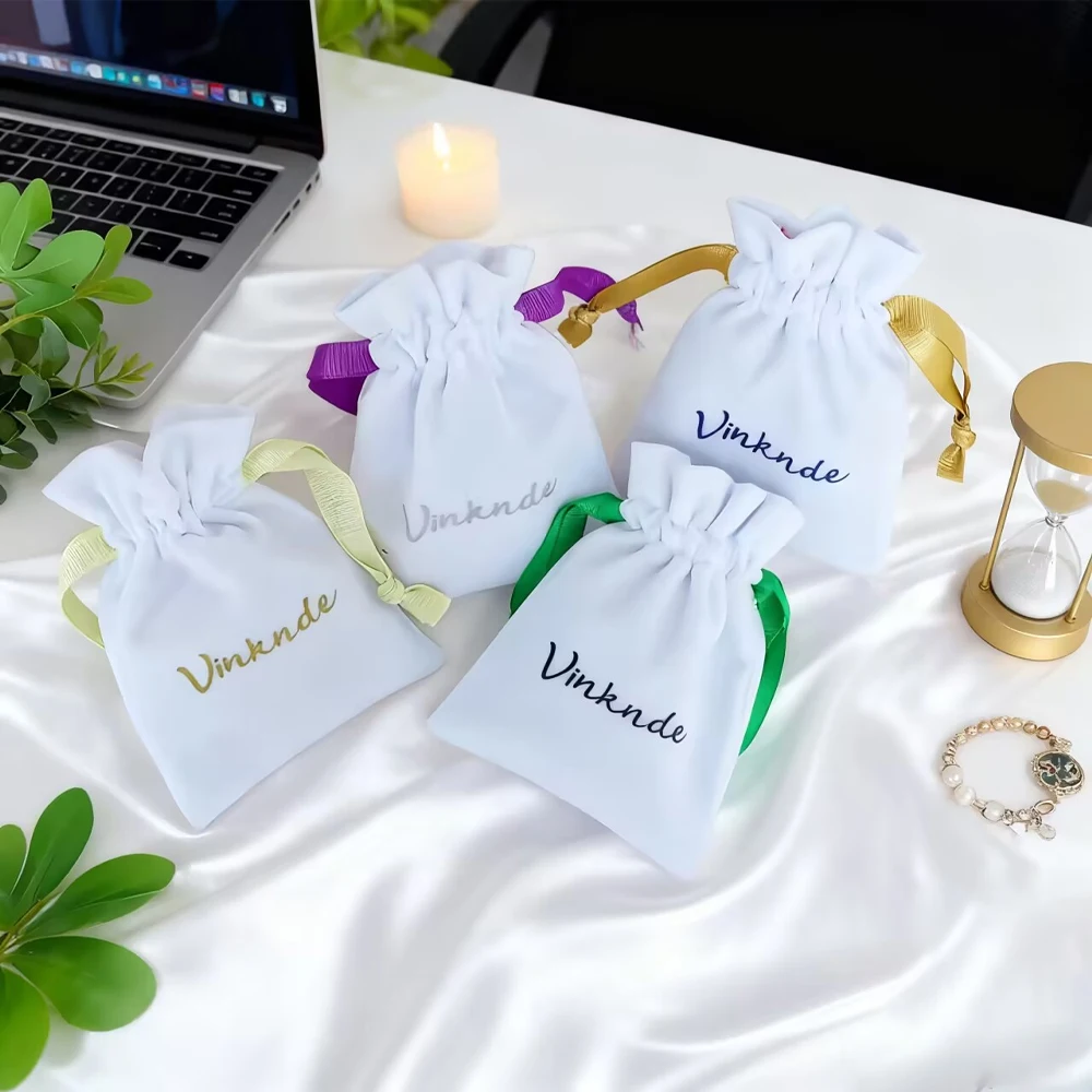

Маленький подарок для конфет с логотипом, белая бархатная сумка на шнурке, сумка для свадьбы, рождественской вечеринки, упаковка для ювелирных изделий, рождественские парфюмерные кольца, сумки
