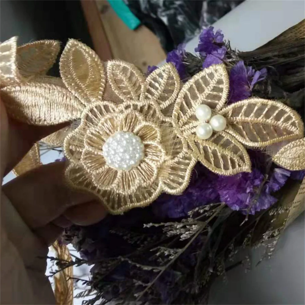 Nuovo 10x Oro Perla In Rilievo Fiore Foglia Ricamato In Pizzo Nastro In Tessuto Fatti A Mano Mestiere di Cucito Per Il Cappello Costume Della Decorazione Calda