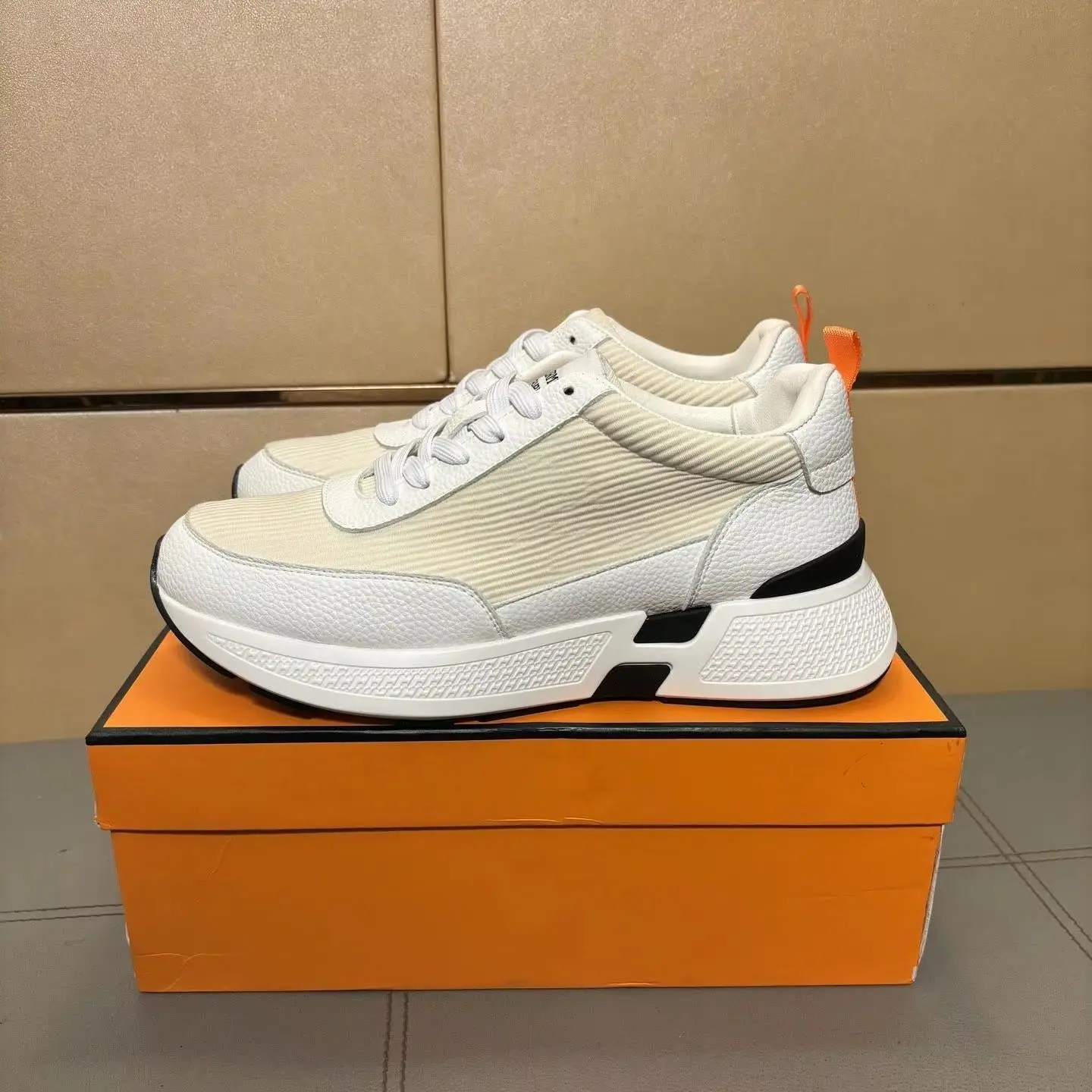 Sneakers Casual con Suola Spessa in Pelle Grana Bianca Beige per Uomo e Donna