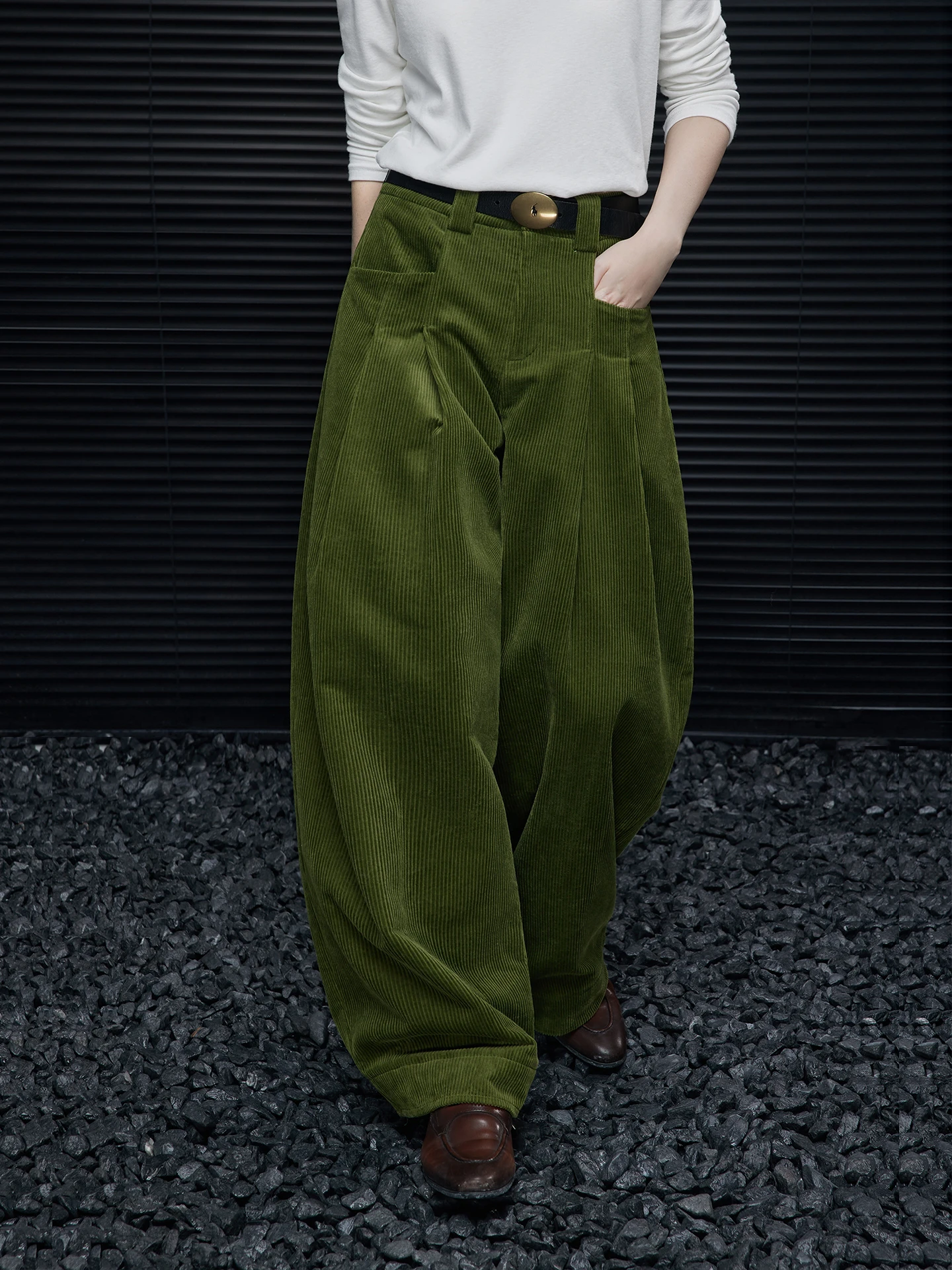 

Женские повседневные брюки с высокой талией из хлопкового вельвета, широкие штанины, модные, в стиле ретро, новинка 2025 года, зимняя уличная одежда