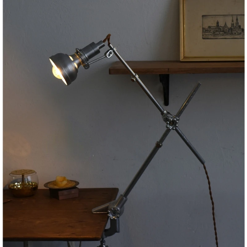 

Cast Aluminum Retro Clip Table Lamp Industrial Wind Folding Desktop Lamp