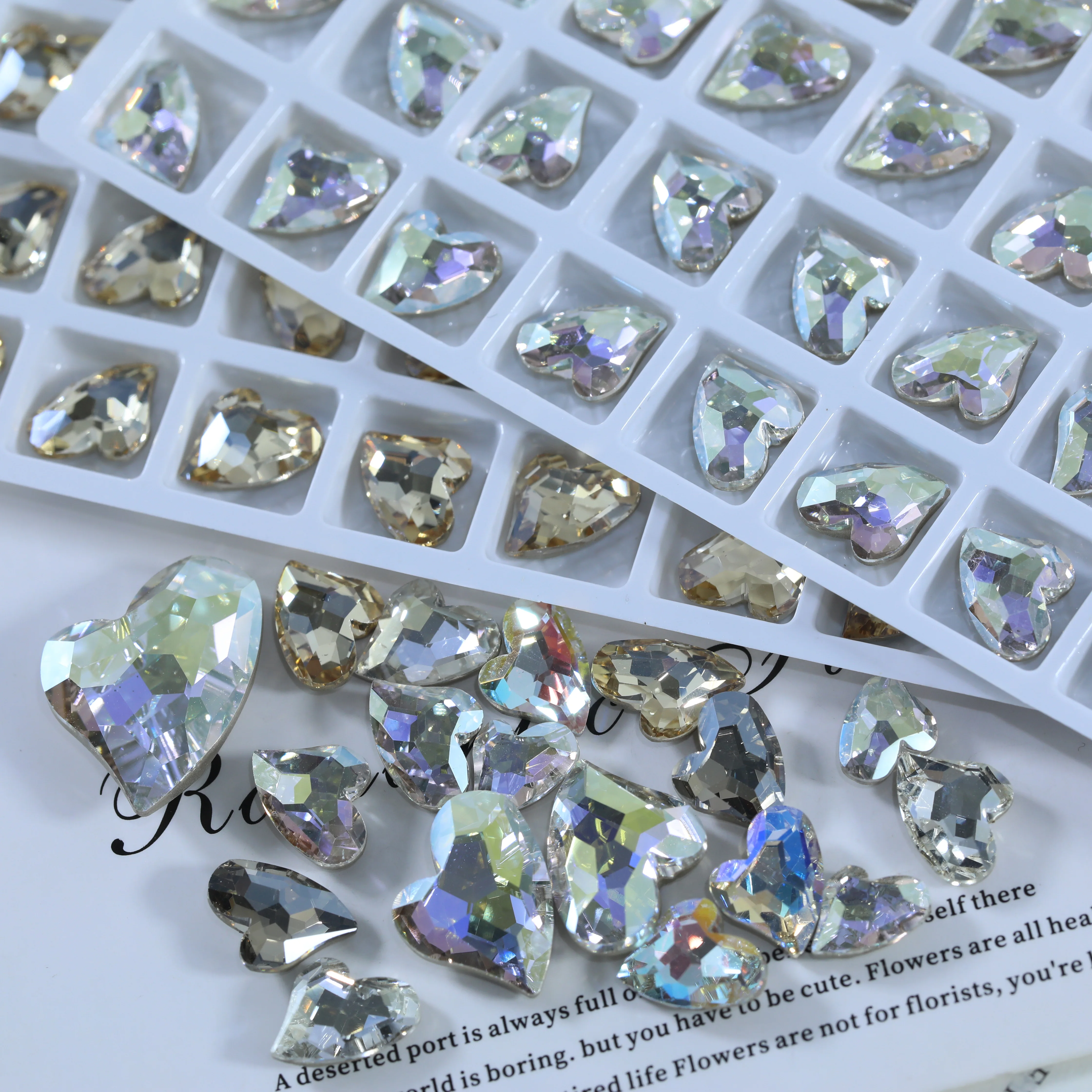 Glänzende Weihnachtsherz-Strasssteine mit spitzer Rückseite, Kristalle für DIY-Bastelarbeiten, Nagelkunst, Haarschmuck, Taschen, Hochzeitskleider, Kleidungsstücke – Detail 6