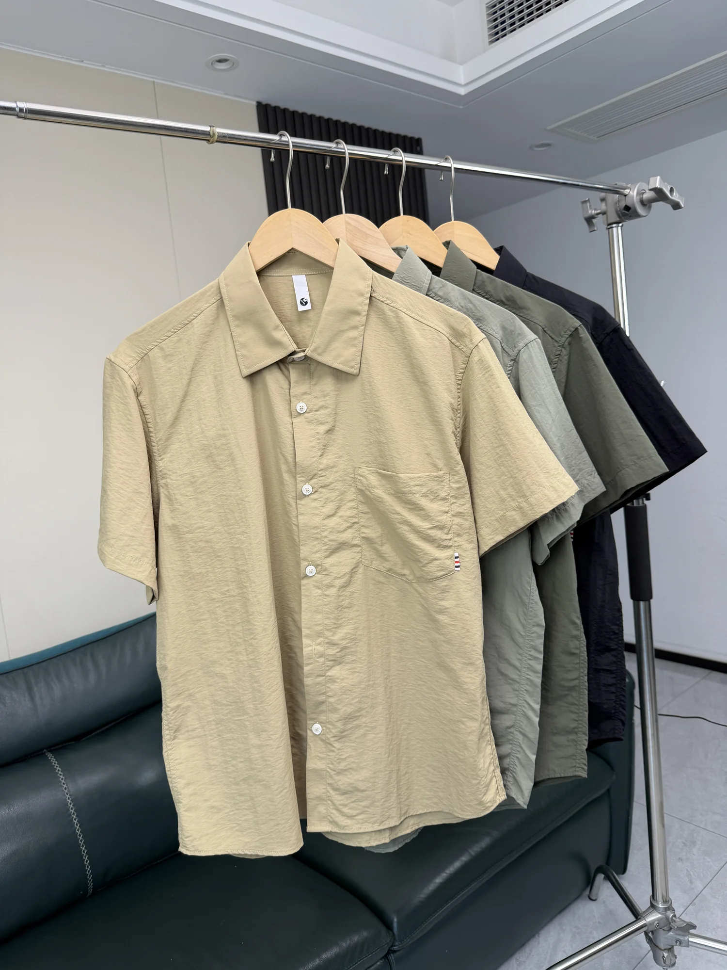 

Tech Quick Dry Fabric Men's Summer Thin Breathable Casual Short Sleeve Shirt Fashionable Urban Style Standard Fit Daily Wear