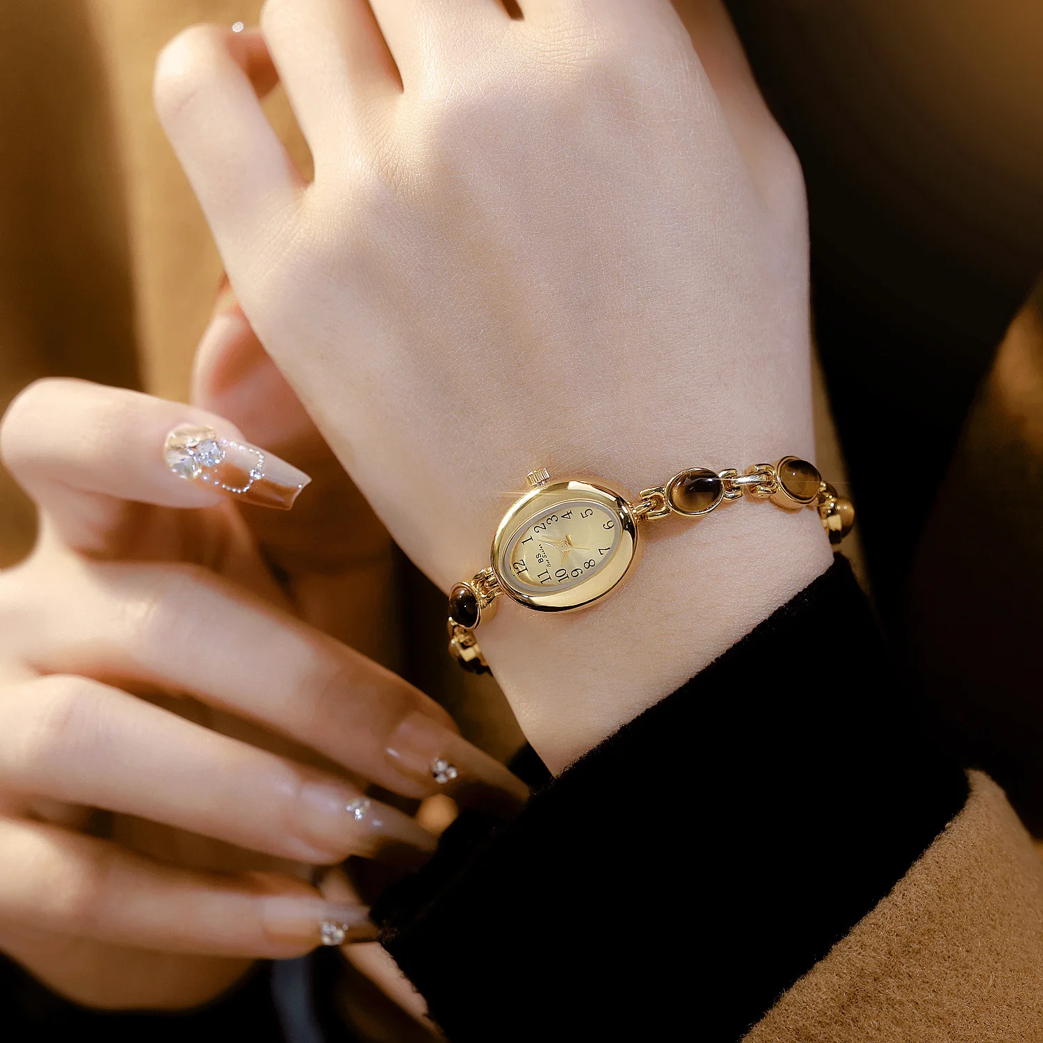 ساعة كلاسيكية من حجر دونغلينغ الطبيعي بسلسلة هيتيان للنساء بمينا أرقام عربية بيضاوية مقاومة للماء كوارتز هدية للزوجة