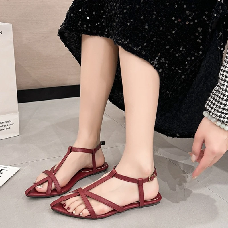New breathable simple comfortable casual flat shoes women in summer Sharp pointed thin strip straight strap versatile sandals