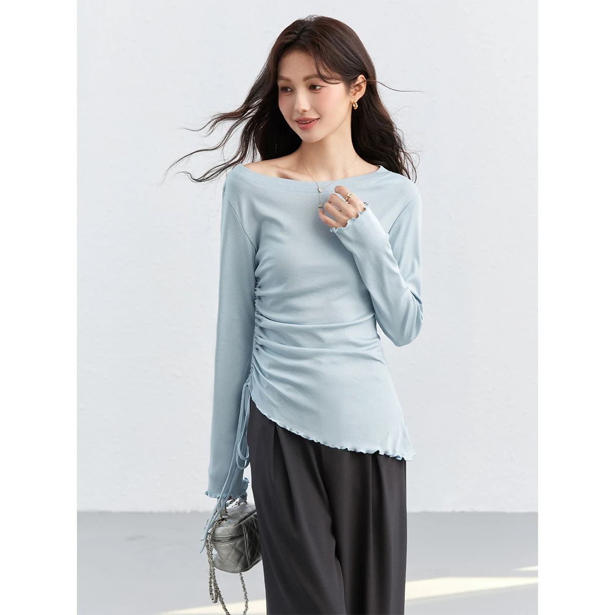 

Женская футболка VIMLY с открытыми плечами и длинными рукавами, новинка весны 2026, элегантный синий повседневный топ с завязками на талии и асимметричным подолом, модель 30632