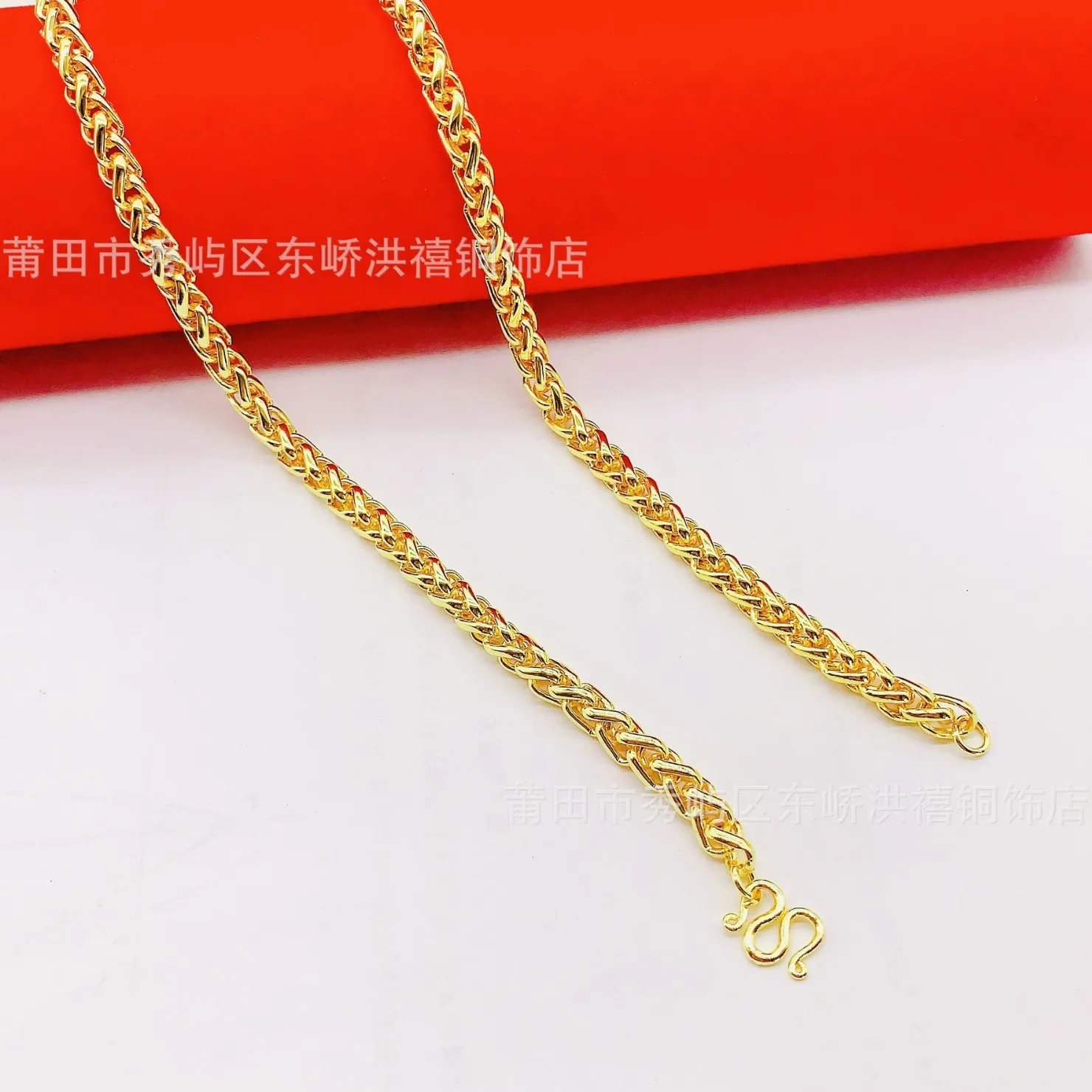 

Men and Women 24K Gold AU999 Neo-Chinese Versatile Chain | Ancient-chiseled cloud patterns, versatile for Hanfu & suits