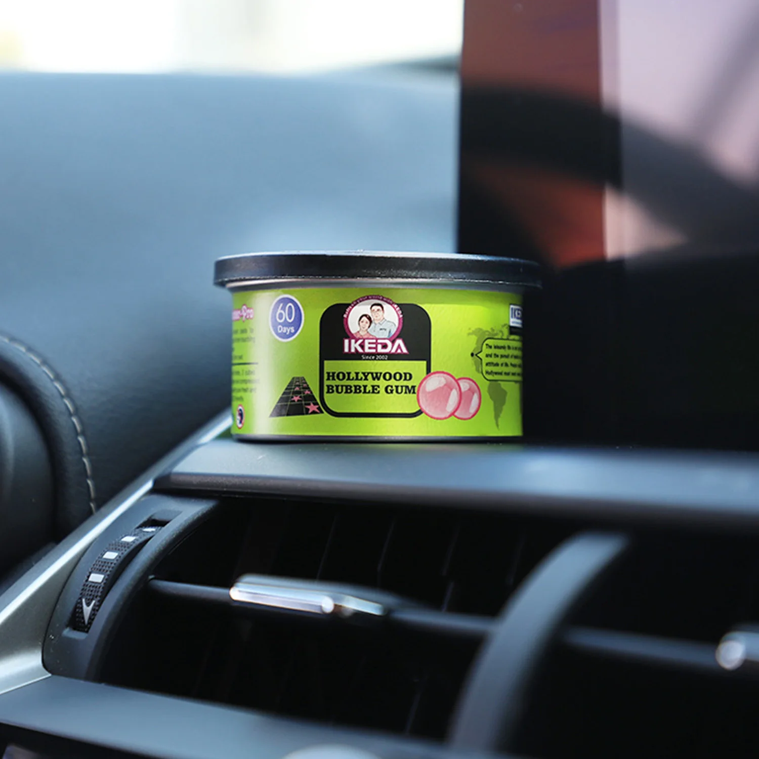 Truk kecil yang mengangkut dupa kayu, pewangi mobil, aroma diffuser mobil, nuansa mewah, aroma diffuser mobil, pewangi interior mobil