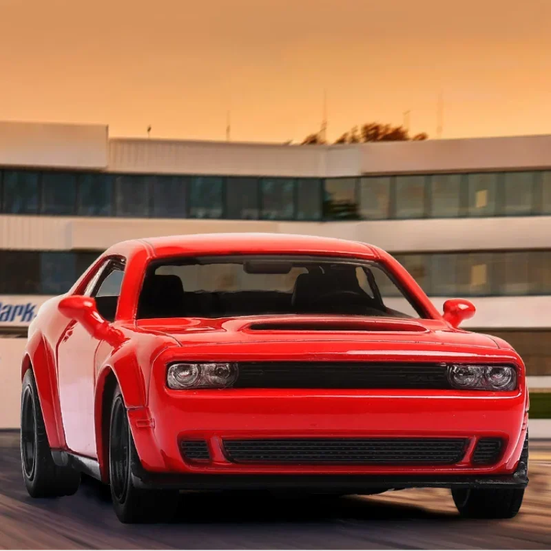 MaKeda1:36 Dodge Challenger SRT Demon Sports Car lega Diecast modello di auto giocattolo con tirare indietro per i regali per bambini collezione di