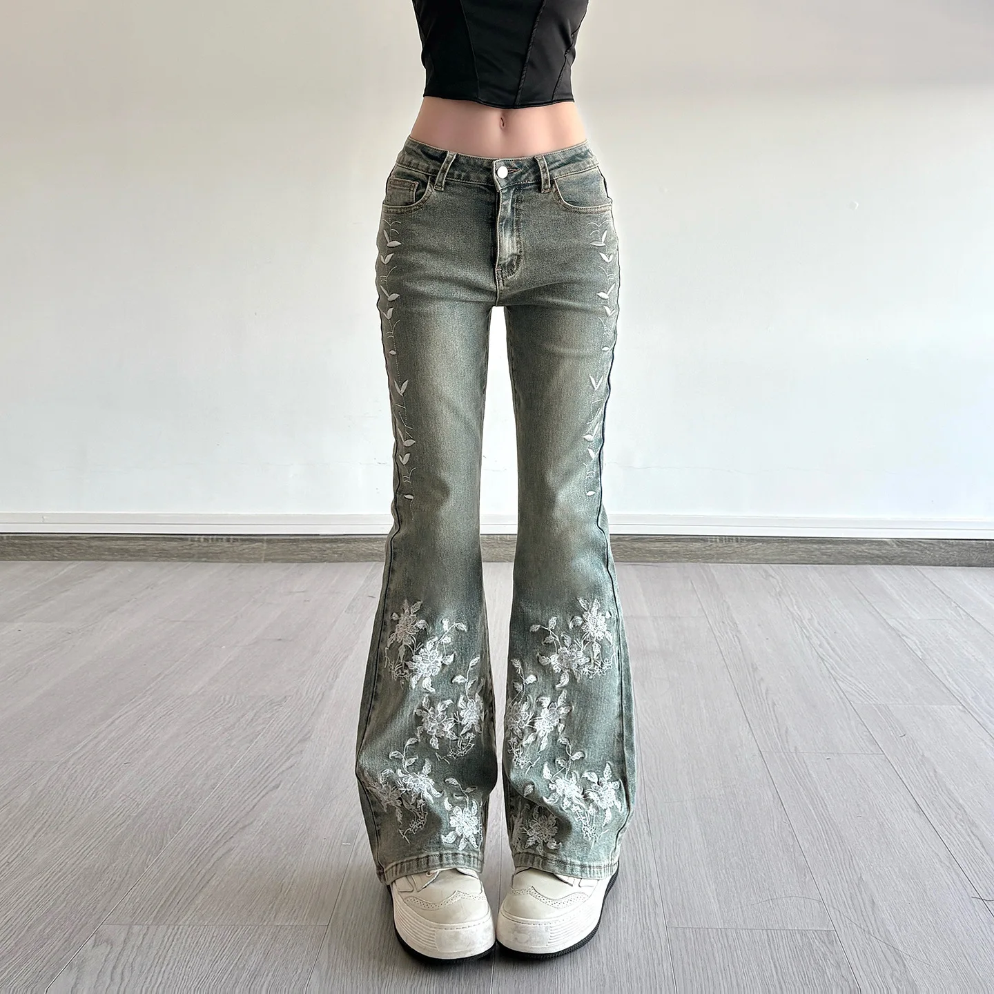 

Women's Autumn Embroidery Flower Washed Old Jeans Butterfly Slim Jeans