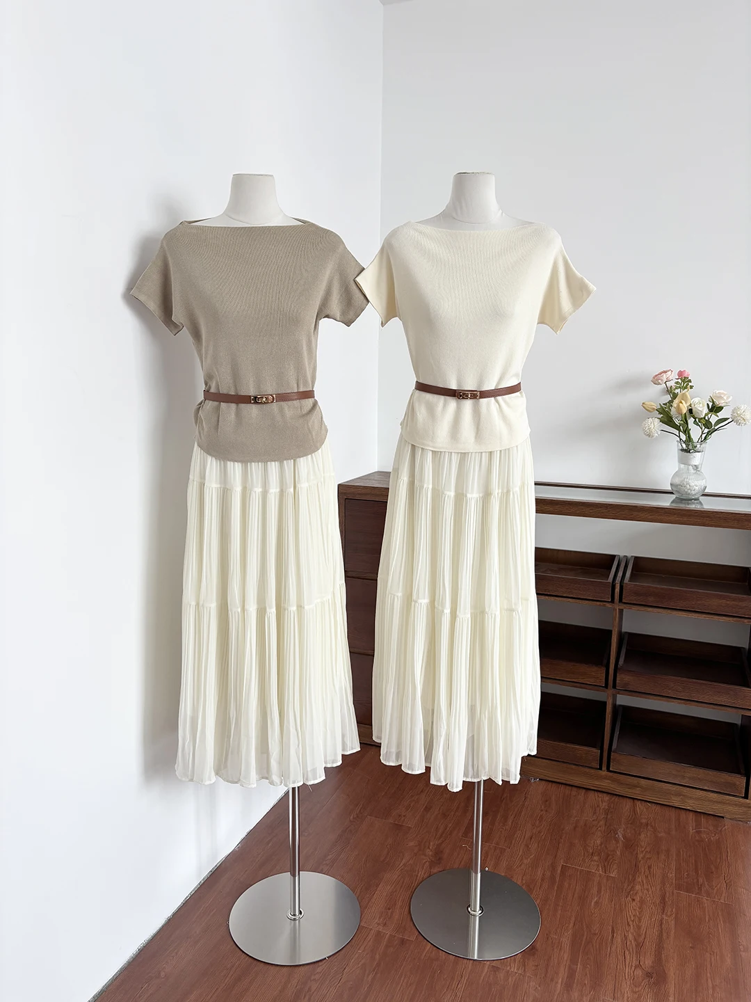 

Elegant Short Sleeve Knitted Top High Waist Slimming Midi Skirt Set Summer 2026 Fashion Women's Two-Piece Ensemble round Neck